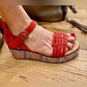 Sundance Salt Air Sandals Wedge‎ Platform Red Woven Leather
